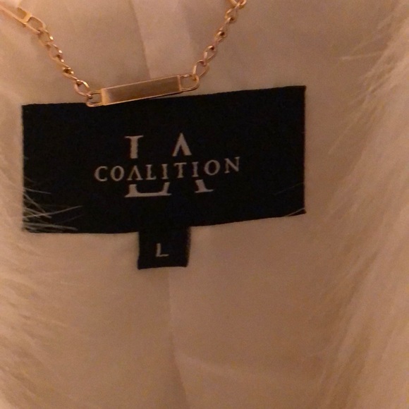 Faux leather/fur trim vest. True to size - Picture 3 of 3